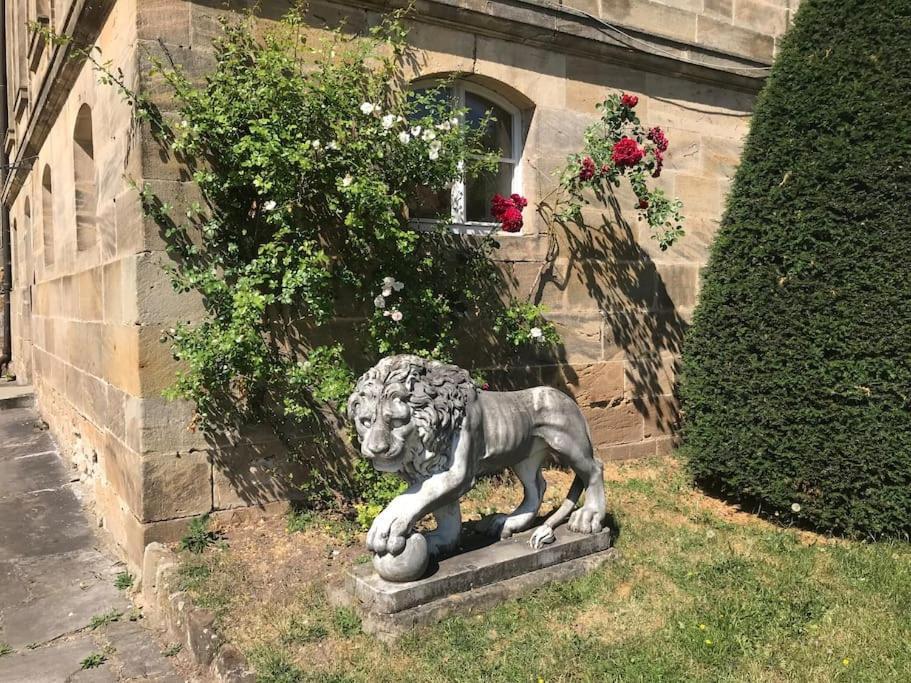 Lotos Im Idyllischen Schlosshof In Franken Apartment *