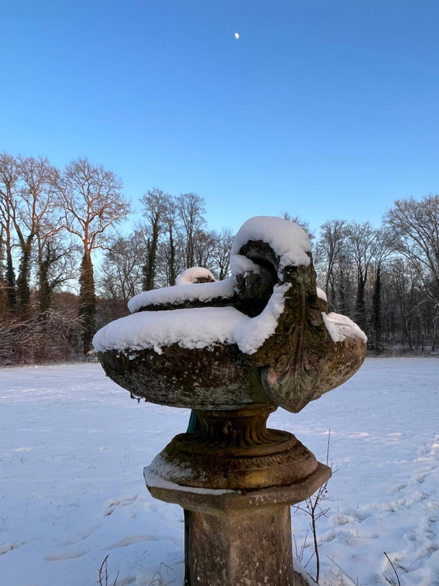 Lotos Im Idyllischen Schlosshof In Franken Apartment *